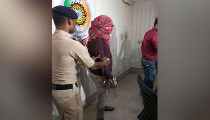 హైదరాబాద్లో సిమి ఉగ్రవాది అరెస్ట్.. సినీ ఫక్కీలో ఆపరేషన్ ! హైదరాబాద్లో సిమి ఉగ్రవాది అరెస్ట్.. సినీ ఫక్కీలో ఆపరేషన్ !