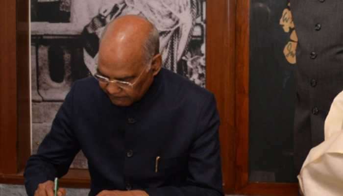మహారాష్ట్రలో రాష్ట్రపతి పాలన.. రాష్ట్రపతికి గవర్నర్ సిఫారసు మహారాష్ట్రలో రాష్ట్రపతి పాలన.. రాష్ట్రపతికి గవర్నర్ సిఫారసు