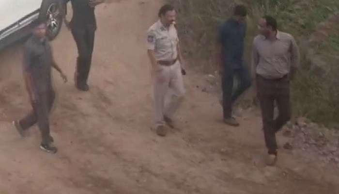 నిందితుల మృతదేహాల అప్పగింత విషయంలో హైకోర్టులో పోలీసుల పిటిషన్ నిందితుల మృతదేహాల అప్పగింత విషయంలో హైకోర్టులో పోలీసుల పిటిషన్