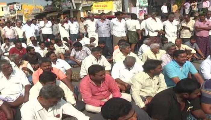 Amaravathi farmers protest: రాజధానిపై రగడ.. రోడ్డెక్కిన రైతులు..