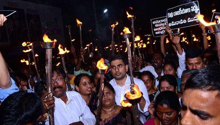 Nara Lokesh slams AP CM YS Jagan at torch rally in Amaravati : అమరావతిలో కాగడాల ప్రదర్శనతో భారీ ర్యాలీ.. సీఎం జగన్‌కి నారా లోకేష్ సవాల్!