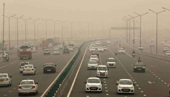 Delhi weather updates : గజగజ వణికిస్తున్న చలి.. భారీగా పెరుగుతున్న గాలి కాలుష్యం Delhi weather updates : గజగజ వణికిస్తున్న చలి.. భారీగా పెరుగుతున్న గాలి కాలుష్యం