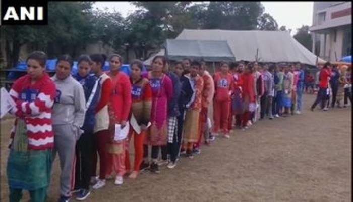 huge young women participate in police recruitment Drive in jammu kashmir : ఒక్క ఛాన్స్ ఇవ్వండి..మేమేంటో నిరూపిస్తాం.. 
