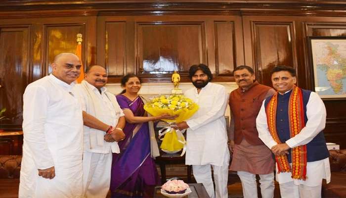 కేంద్ర ఆర్ధిక మంత్రి నిర్మలా సీతారామన్ను కలిసిన జనసేన చీఫ్ పవన్ కళ్యాణ్ కేంద్ర ఆర్ధిక మంత్రి నిర్మలా సీతారామన్ను కలిసిన జనసేన చీఫ్ పవన్ కళ్యాణ్