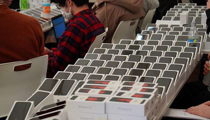 2,000 free iPhones : కరోనావైరస్ ఎఫెక్ట్.. 2,000 ఐఫోన్లు ఉచితం