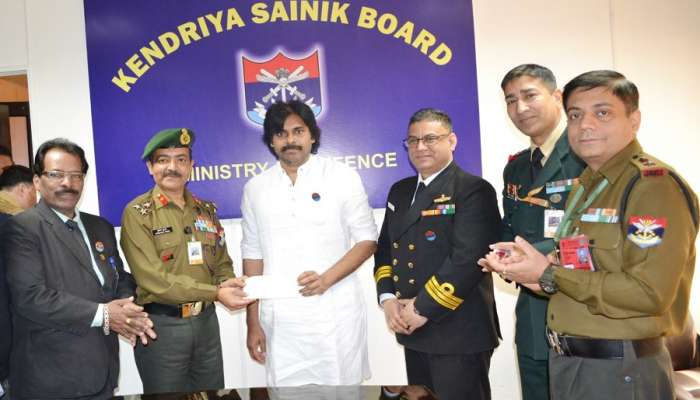 గొప్ప మనసు.. అమరుల కుటుంబాలకు కోటి రూపాయల విరాళం అందించిన పవన్ కల్యాణ్