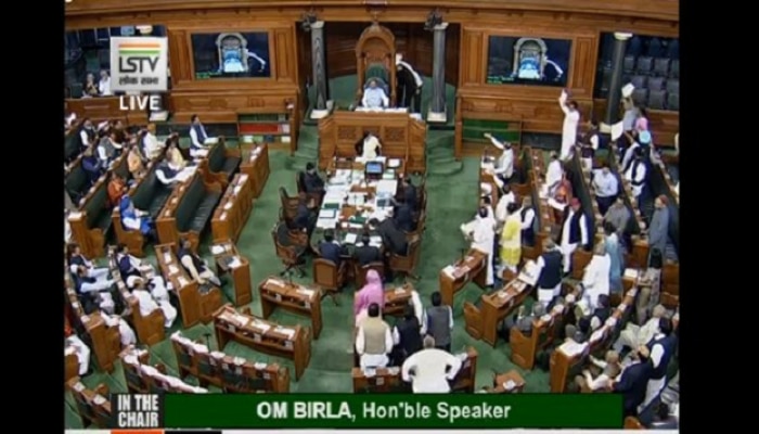 లోకసభలో కాంగ్రెస్, బీజేపీ సభ్యుల మధ్య తోపులాట లోకసభలో కాంగ్రెస్, బీజేపీ సభ్యుల మధ్య తోపులాట