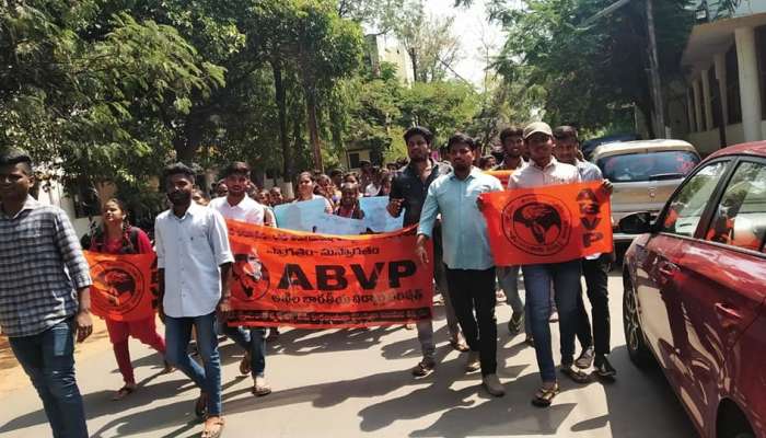 ఏబీవీపీ ముట్టడి, అరెస్ట్.. ఇంటర్ బోర్డ్ వద్ద ఉద్రిక్తత.. ఏబీవీపీ ముట్టడి, అరెస్ట్.. ఇంటర్ బోర్డ్ వద్ద ఉద్రిక్తత..