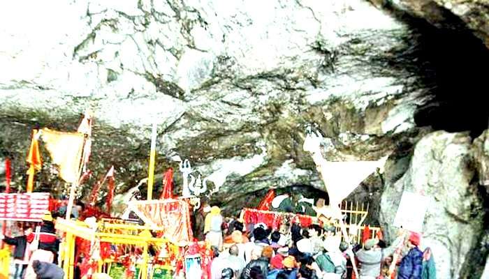 వైష్ణోదేవి ఆలయంలో 400 మంది భక్తులు.. అదెలా సాధ్యం?