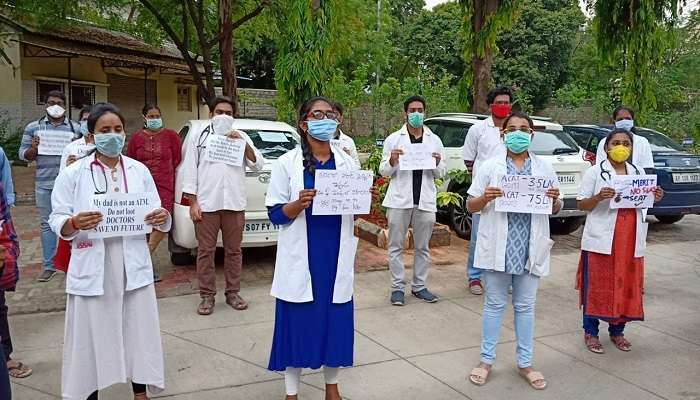 కోఠి మెడికల్ కాలేజీలో Junior doctors protest