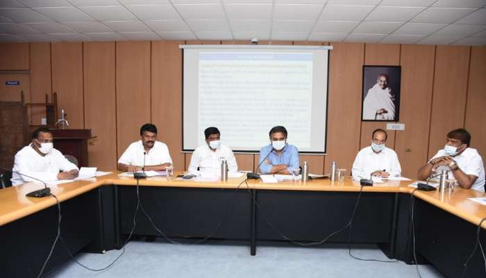 త్వరలోనే డబుల్ బెడ్ రూమ్ ఇళ్ల పంపిణీ: మంత్రి కేటీఆర్ త్వరలోనే డబుల్ బెడ్ రూమ్ ఇళ్ల పంపిణీ: మంత్రి కేటీఆర్