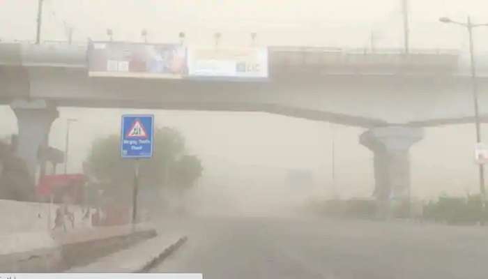 Weather updates: ఢిల్లీలో దుమ్ము తుఫాన్.. ఈదురు గాలులతో వర్షం Weather updates: ఢిల్లీలో దుమ్ము తుఫాన్.. ఈదురు గాలులతో వర్షం