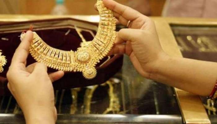 మళ్లీ పెరిగిన బంగారం ధరలు.. తగ్గిన వెండి ధర మళ్లీ పెరిగిన బంగారం ధరలు.. తగ్గిన వెండి ధర