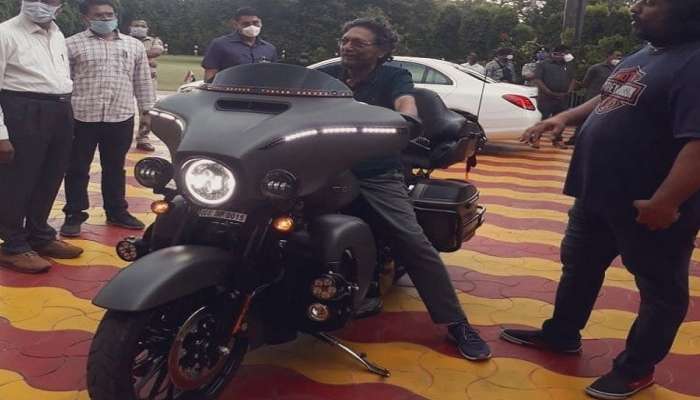 Harley Davidson బైక్‌పై చీఫ్ జస్టిస్ బాబ్డే.. ఫొటోలు వైరల్