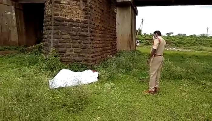 Train Accident: వికారాబాద్‌లో రైలు ఇంజన్ ఢీకొని ముగ్గురు మృతి..