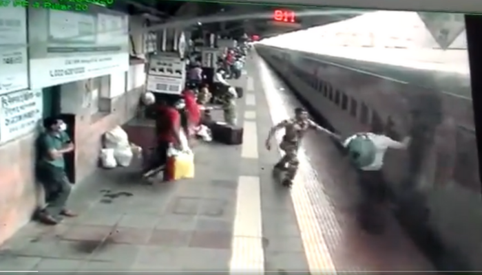 Railway Video: ప్రయాణికుడి ప్రాణాలు కాపాడిన రైల్వే సెక్యూరిటీ.. వీడియో 