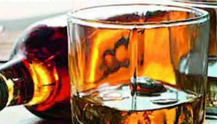 spurious liquor: కల్తీ మద్యం తాగి 21 మంది మృతి