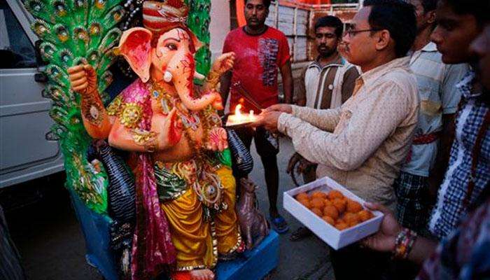 Ganesh Chaturthi: వ్యక్తిగత నిమజ్జనాలకు ఓకే..ఊరేగింపులకు నో Ganesh Chaturthi: వ్యక్తిగత నిమజ్జనాలకు ఓకే..ఊరేగింపులకు నో