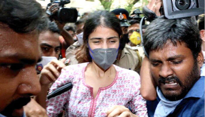 Rhea Chakraborty's bail plea: రియా చక్రవర్తికి షాక్ ఇచ్చిన కోర్టు