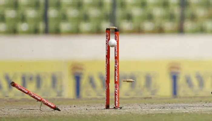Trent Boult breaks a stump: ఐపీఎల్ ప్రాక్టీస్లో వికెట్లు విరుగుతున్నాయి.. Trent Boult breaks a stump: ఐపీఎల్ ప్రాక్టీస్లో వికెట్లు విరుగుతున్నాయి..