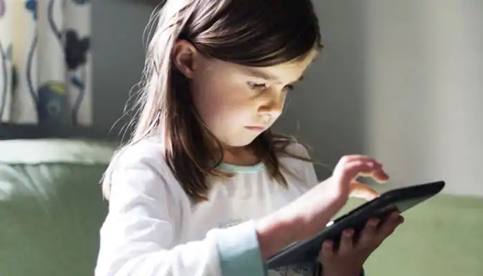 Kids Using Smartphones: మీ పిల్లలు స్మార్ట్ ఫోన్ ఎక్కువగా వాడుతున్నారా? ఇలా చేయండి!