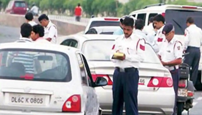 Fine for not wearing mask in car: కారులో వెళ్తున్న న్యాయవాది మాస్కు ధరించలేదని ఛలానా Fine for not wearing mask in car: కారులో వెళ్తున్న న్యాయవాది మాస్కు ధరించలేదని ఛలానా