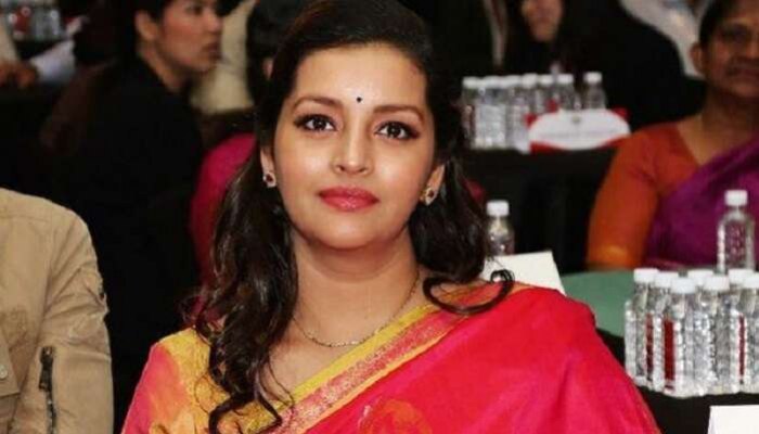 Renu Desai: మరలా కెమెరా ముందుకొస్తున్నా.. ఆశీర్వదించండి Renu Desai: మరలా కెమెరా ముందుకొస్తున్నా.. ఆశీర్వదించండి