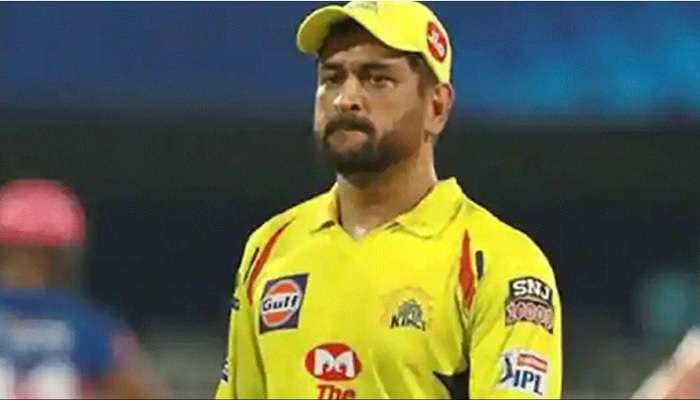 MS Dhoni, CSK vs DC match: చెన్నై బ్యాట్స్మెన్, బౌలర్లపై కన్నెర్ర చేసిన ధోనీ MS Dhoni, CSK vs DC match: చెన్నై బ్యాట్స్మెన్, బౌలర్లపై కన్నెర్ర చేసిన ధోనీ