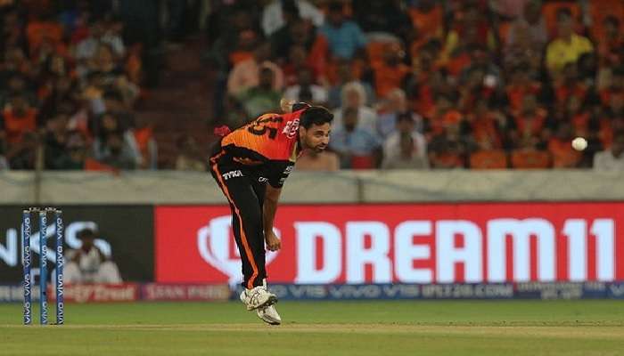 IPL 2020: SRH పేసర్ భువనేశ్వర్ కుమార్ ఔట్.. సన్రైజర్స్కు ఈ సీజన్ కష్టమే! IPL 2020: SRH పేసర్ భువనేశ్వర్ కుమార్ ఔట్.. సన్రైజర్స్కు ఈ సీజన్ కష్టమే!