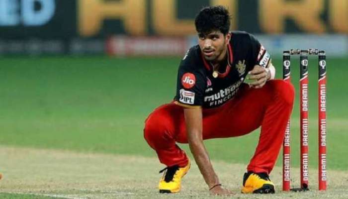 IPL 2020లో తక్కువ రన్స్ ఇచ్చిన బెస్ట్ బౌలర్ ఎవరో తెలుసా ? IPL 2020లో తక్కువ రన్స్ ఇచ్చిన బెస్ట్ బౌలర్ ఎవరో తెలుసా ?
