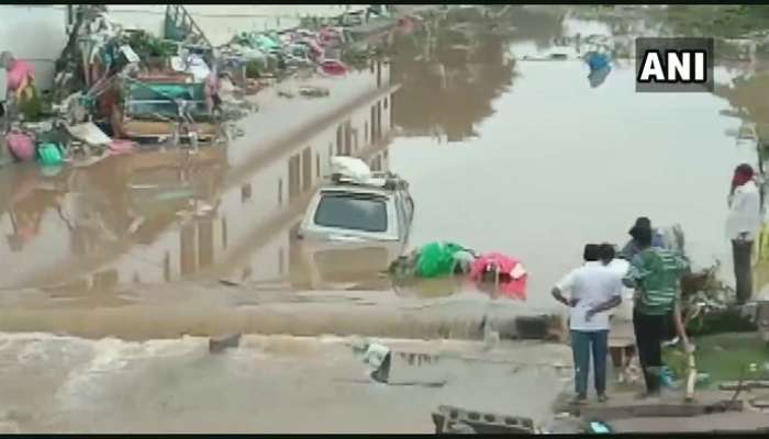 Hyderabad Rains: నగరంలో 11కు చేరిన మృతుల సంఖ్య Hyderabad Rains: నగరంలో 11కు చేరిన మృతుల సంఖ్య