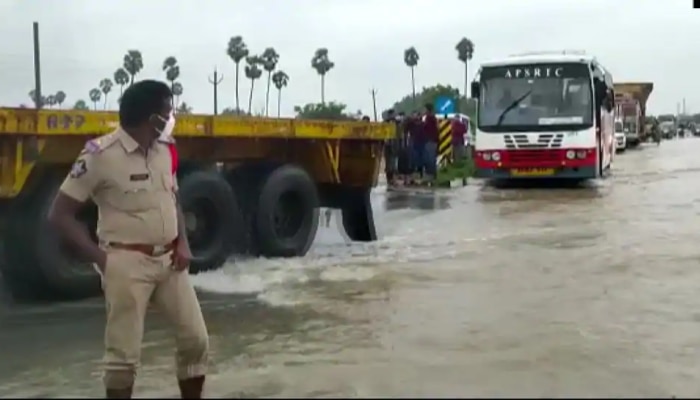 Yellow Alert in Hyderabad: భాగ్యనగరంలో భారీ వర్షాలు, 13 మంది మరణం, ఎల్లో అలెర్ట్!