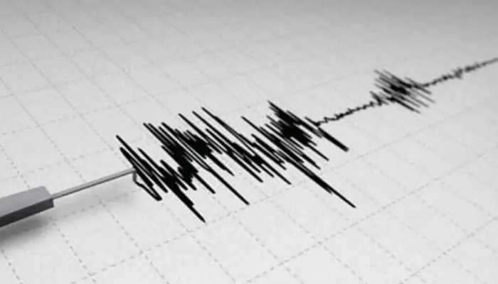 Tremors in Hyderabad: భారీ వర్షాలకు తోడు భూ ప్రకంపనలు, ఇళ్లలోంచి పరుగులు తీసిన జనం