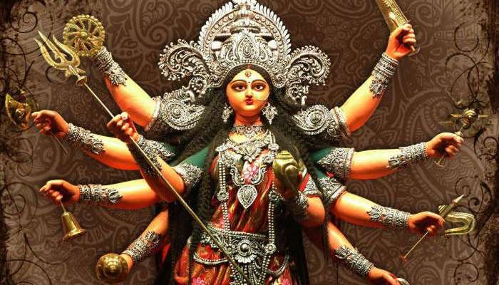 Navratri Day 1: స్వర్ణకవచాలంకృత దుర్గాదేవిగా అమ్మవారి దర్శనం Navratri Day 1: స్వర్ణకవచాలంకృత దుర్గాదేవిగా అమ్మవారి దర్శనం