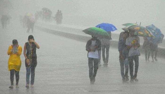 Heavy Rains: బంగాళాఖాతంలో అల్పపీడనం.. మరో 3 రోజులపాటు భారీ వర్షాలు Heavy Rains: బంగాళాఖాతంలో అల్పపీడనం.. మరో 3 రోజులపాటు భారీ వర్షాలు