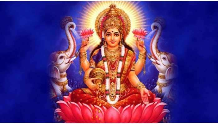 Navratri Day 7: శ్రీ మహాలక్ష్మి దేవి అవతారంలో అమ్మవారు Navratri Day 7: శ్రీ మహాలక్ష్మి దేవి అవతారంలో అమ్మవారు