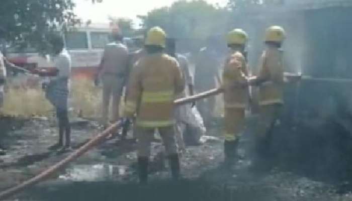 Tamil Nadu: బాణసంచా కర్మాగారంలో పేలుడు.. ఐదుగురు సజీవ దహనం Tamil Nadu: బాణసంచా కర్మాగారంలో పేలుడు.. ఐదుగురు సజీవ దహనం