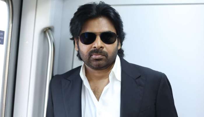 Pawan Kalyan: జనసేనానీ మెట్రో ప్రయాణం.. Pawan Kalyan: జనసేనానీ మెట్రో ప్రయాణం..