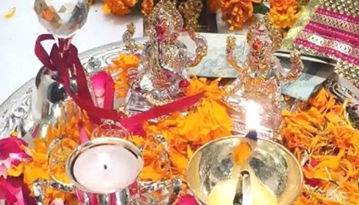 Diwali 2020 Laxmi Puja: లక్ష్మీ కటాక్షం కలగాలి అంటే దీపావళి పూజలో ఈ పదార్థాలు ఉండేలా చూసుకోండి! Diwali 2020 Laxmi Puja: లక్ష్మీ కటాక్షం కలగాలి అంటే దీపావళి పూజలో ఈ పదార్థాలు ఉండేలా చూసుకోండి!