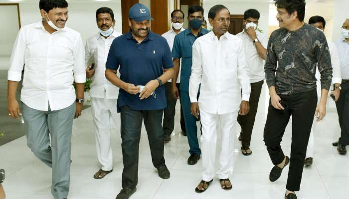 చిరంజీవికి కరోనా.. టెన్షన్లో సీఎం కేసీఆర్, నాగార్జున, తదితరులు! చిరంజీవికి కరోనా.. టెన్షన్లో సీఎం కేసీఆర్, నాగార్జున, తదితరులు!