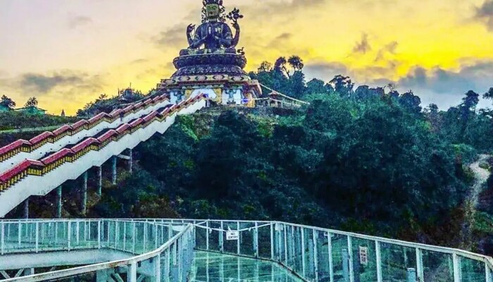 Sky Walk In India: దేశంలో తొలి స్కైవాక్! ఆ రాష్ట్రం వెళ్లాలి అంటే రూల్స్ పాటించాలి Sky Walk In India: దేశంలో తొలి స్కైవాక్! ఆ రాష్ట్రం వెళ్లాలి అంటే రూల్స్ పాటించాలి