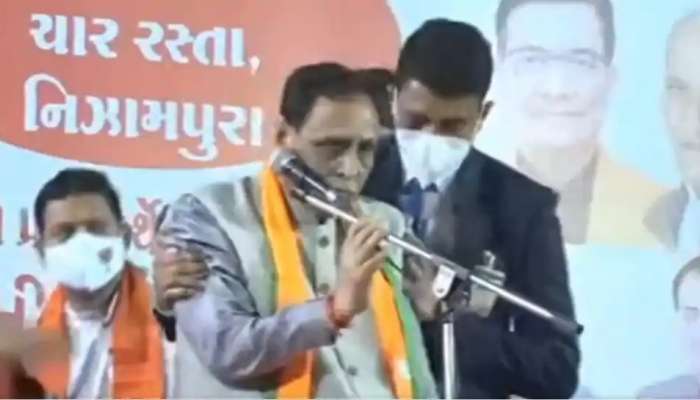 Gujarat:వేదికపై ప్రసంగిస్తూనే..కుప్పకూలిన ముఖ్యమంత్రి విజయ్ రూపానీ