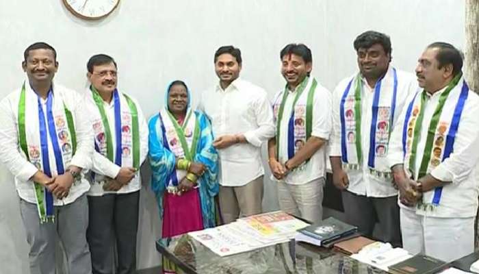 Ap Mlc Elections: సీఎం జగన్ చేతుల మీదుగా బీఫామ్ తీసుకున్న ఎమ్మెల్సీ అభ్యర్ధులు