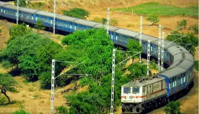 Indian Railway: త్వరలో తక్కువ ధరకే ఏసీ రైలు ప్రయాణం