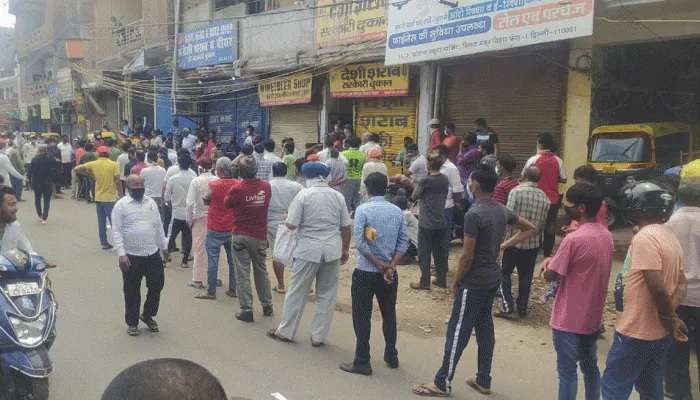 Delhi Lockdown:లాక్‌డౌన్ భయంతో ఢిల్లీ మార్కెట్‌లో పోటెత్తిన జనం
