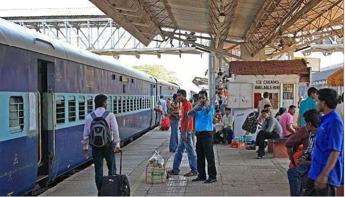 Indian Railways: రైల్వే ప్రయాణీకులకు ఊరట, త్వరలో ఆ నిబంధన సడలింపు