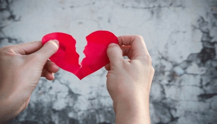 21 ఏళ్లుగా దూరమైన ప్రియురాలి కోసం ఎదురుచూస్తున్న యువకుడు.. 