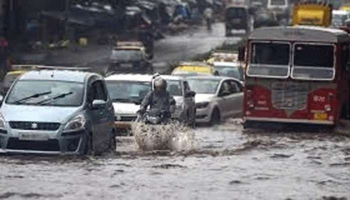 Mumbai Flash Floods: ముంబైలో మెరుపు వరదలు, భారీ వర్షాలతో జనజీవనం అతలాకుతలం