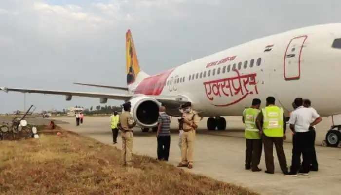 Vijayawada Airport: విజయవాడ ఎయిర్‌పోర్ట్‌లో తప్పిన పెను ప్రమాదం, రన్ వేపై నిలిచిన విమానం
