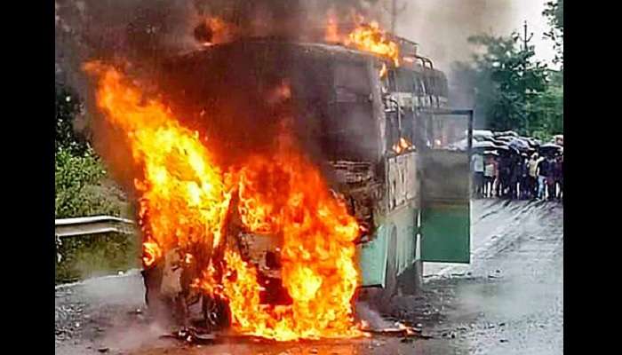 Jharkhand road accident: బస్సు, కారు ఢీ.. మంటల్లో ఐదుగురు సజీవ దహనం